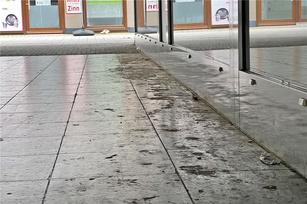 Neuer Schmuddelpunkt: Passage am Willy-Brandt-Platz verkommt Durchgang Ärztehaus Willy-Brandt-Platz Kamen