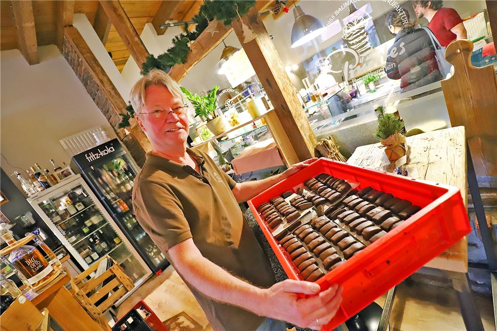 Mit Video: So werden die berühmten Baumkuchen von Prünte hergestellt Hmm.. lecker. Baumkuchenspitzen sind als Konfekt besonders beliebt.