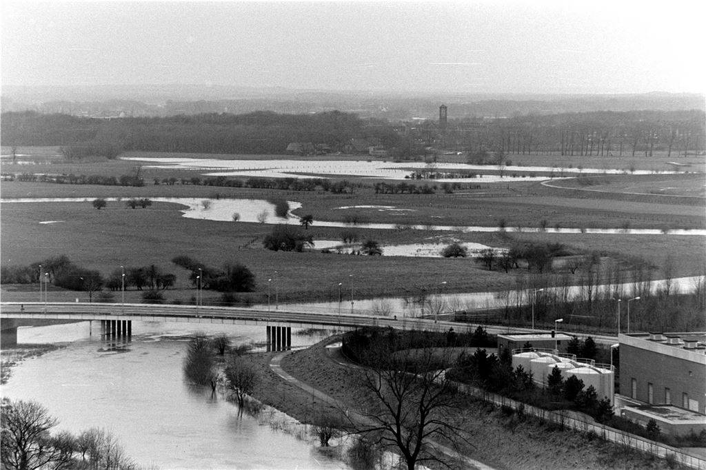 Das alte Lünen vom Rathaus betrachtet: So sah die Lippestadt vor vielen Jahrzehnten aus Hochwasser-Ereignisse gab es auch früher schon in der Lippestadt. Zu sehen waren sie auch aus den oberen Etagen des Rathauses.
