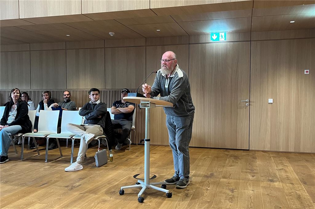 Mammutsitzung rund um Steuern, Haushalt, Rauchverbot Holzwickeder können in jeder öffentlichen Sitzung unter dem Punkt „Fragestunde für Einwohnerinnen und Einwohner“ ihre Meinung zu Sachverhalten im Ort kundtun.