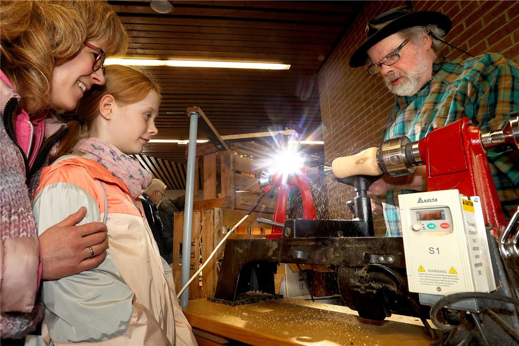Viele Fotos vom Design- und Kreativmarkt: Holzwickeder Frühling im Schulzentrum