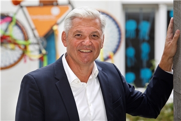 Hubert Hüppe, Bundestagskandidat der CDU im Wahlkreis Unna I, traf sich mit unserer Redaktion an einem seiner Lieblingsorte – bei der „Familienbande“ in Kamen.