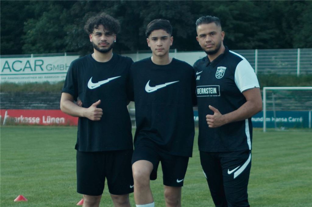 Lüner Klub feiert Meisterschaft und Aufstieg – Team wurde erst vor drei Jahren gegründet Ibrahim Akinci (r.) rief die dritte Mannschaft vor drei Jahren beim Lüner SV ins Leben.