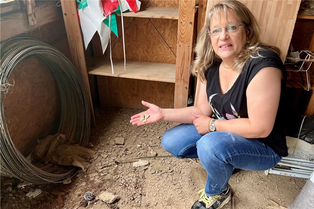 Hochwasser-Opfer blickt zurück: „Der schlimmste Tag meines Lebens“ Katja Westhoff in dem noch immer schlammigen Schuppen.