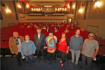 Im Kinorama in Unna stellten das Erzählcafé in der Startbahn Unna und die Literaturgruppe aus Dortmund den Awo-Film „Mit Marie Juchacz und der Tagesstätte Startbahn unterwegs zur Landebahn“ vor.