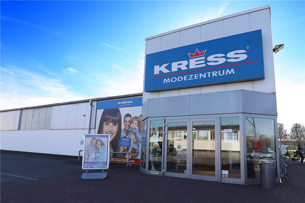 Shoppen ohne Test: „Gott sei Dank! Wir freuen uns über jeden Kunden!“ Im Modezentrum Kress an der Edisonstraße dürfen ab Freitag mehr als doppelt so viele Kunden einkaufen – statt bisher 70 dürfen 150 Kunden empfangen werden.