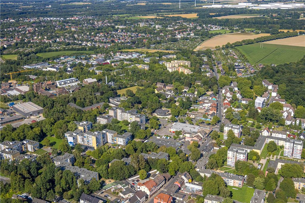 Unfall in Dortmund: Frau verletzt im Krankenhaus – Straße gesperrt Im zentralen Bereich des Bildes verläuft die Westerfilder Straße. Auch die Unfallstelle am Netto-Supermarkt ist erkennbar.