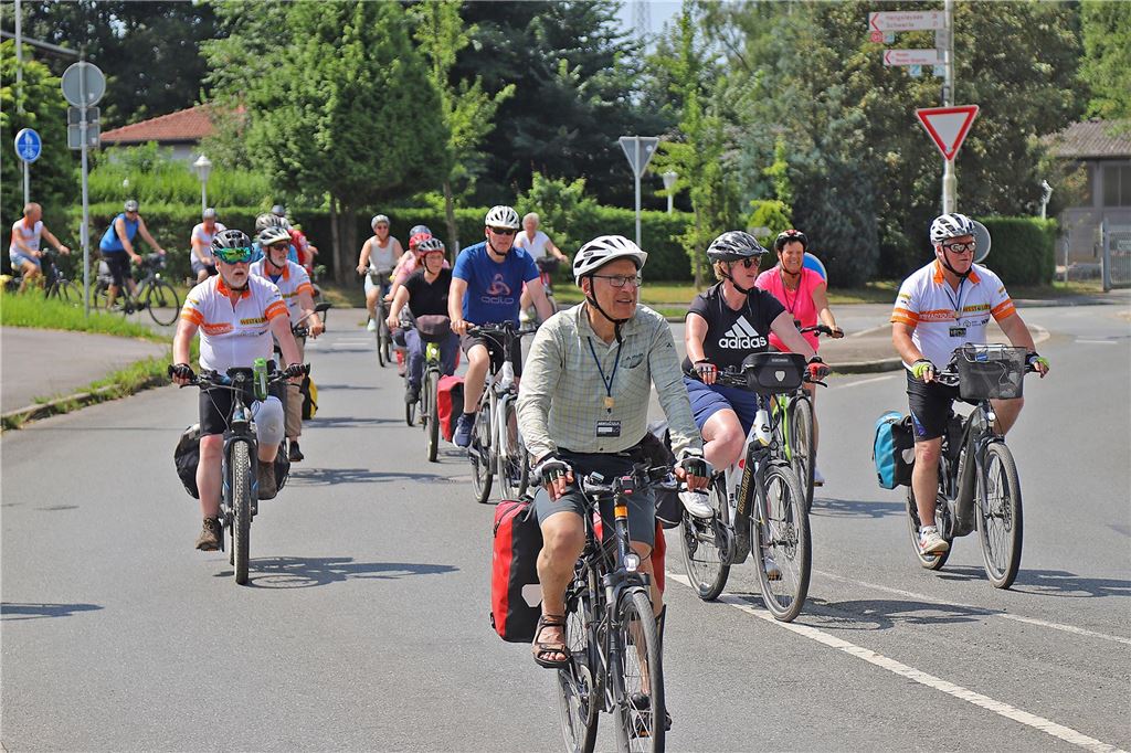 Rund 1400 Radfahrerinnen und Radfahrer kamen Samstag auf der NRW-Radtour 2024 nach Fröndenberg. 