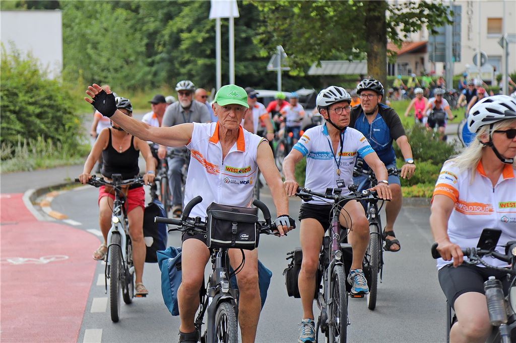 Rund 1400 Radfahrerinnen und Radfahrer kamen Samstag auf der NRW-Radtour 2024 nach Fröndenberg. 