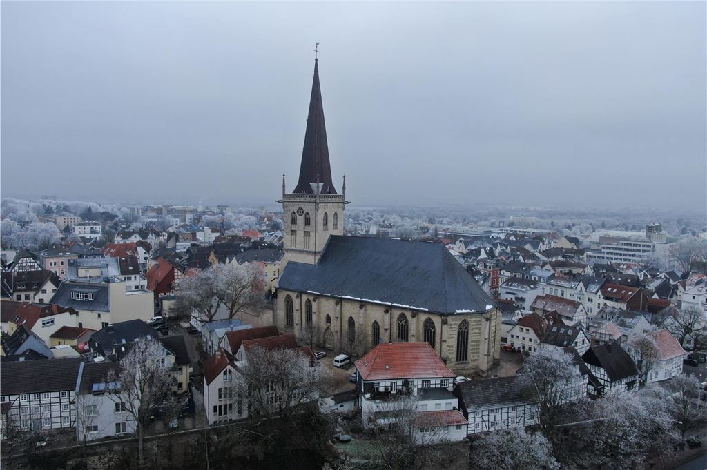 Impressionen von der Rückseite der evangelischen Stadtkirche.
