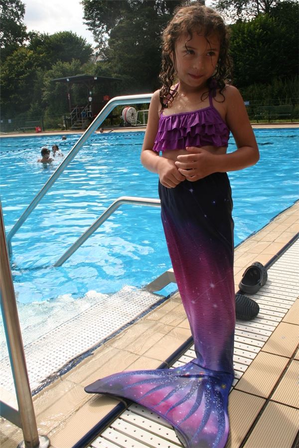 Freibad-Check: Dellwig punktet mit viel Platz und familiärem Feeling In Dellwig kommen sogar Meermaids zum Schwimmen, echt! Die kleine Meerjungfrau kann sich aber auch absolut sicher fühlen im Becken.