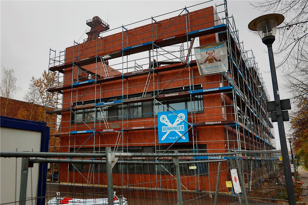 Schräge Sache läuft rund: Ungewöhnlichstes Bürogebäude Kamens fast fertig In dem neuen Gebäude gibt es einen besonderen Aufenthaltsraum: Die sogenannte Steiger-Bar, die in ihrer Gestaltung die Bergbau-Tradition der Stadt aufnimmt.