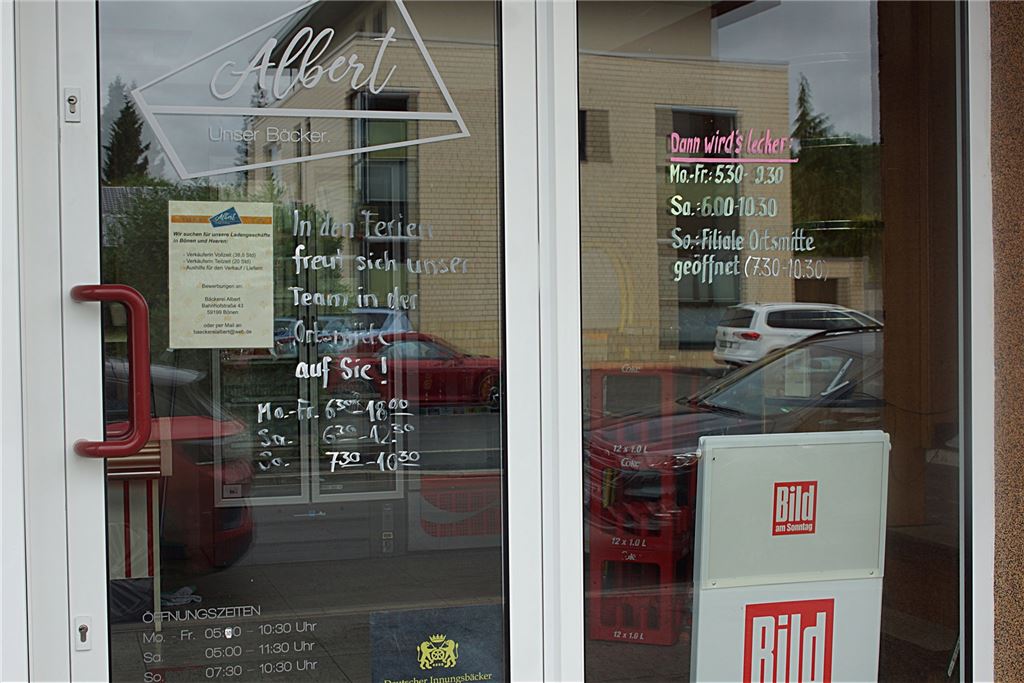 „Wir sind alle perplex“: Bäckerei schließt von einem Tag auf den anderen „In den Ferien freut sich unser Team in der Ortsmitte auf Sie!“ An der Filiale am Schattweg gab es am Donnerstag noch keinen Hinweis auf die endgültige Schließung.