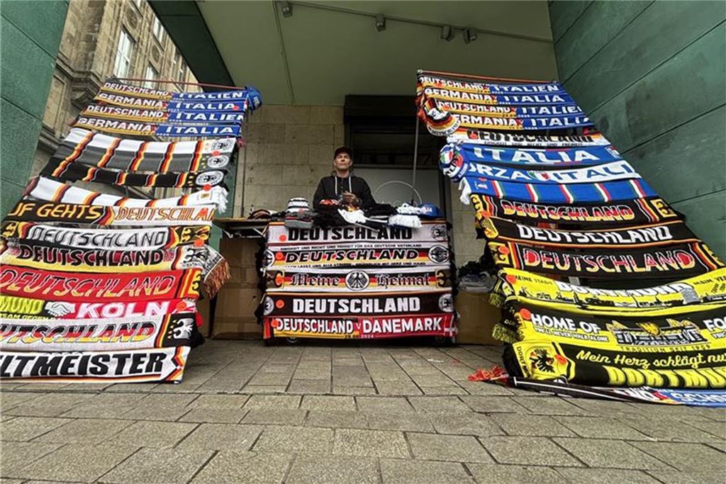 In der City stimmen sich Fans auf das Viertelfinale Deutschland-Italien ein.