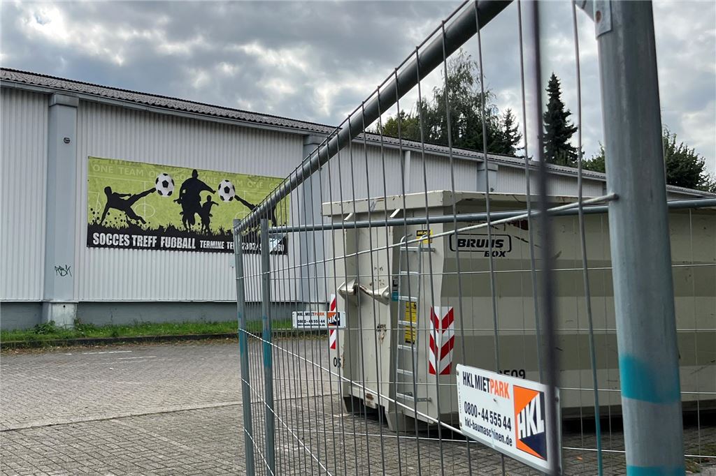 Von Fußball zu Mario Kart: Battlekart eröffnet in der alten Soccerhalle In der ehemaligen Soccerhalle ist derzeit ein Abbruchunternehmen tätig.