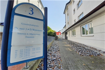 In der Praxis von Dr. Westermann in Holzwickede treffen nach den Feiertagen nun regelmäßig Patienten ein, bei denen eine Infektion mit dem Coronavirus nachgewiesen wird.