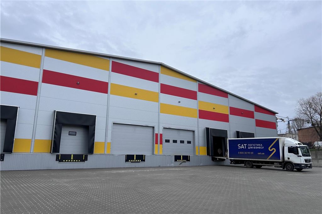 Mutige ukrainische Mitarbeiter von OBO Bettermann Die neue Lagerhalle von OBO Bettermann in der Ukraine.