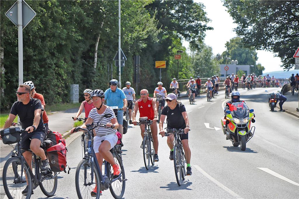 Rund 1400 Radfahrerinnen und Radfahrer kamen Samstag auf der NRW-Radtour 2024 nach Fröndenberg. 