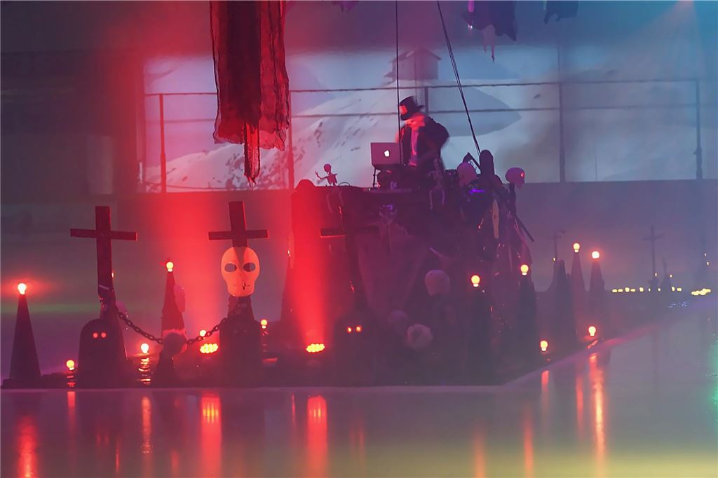 Eislaufen im Winter: Bergkamener Eissporthalle einzige Halle im Kreis In einigen Hallen gibt es zusätzlichen zu regulären Laufzeiten extra Events – wie etwa Halloween on Ice in Bergkamen, hier im Jahr 2021.