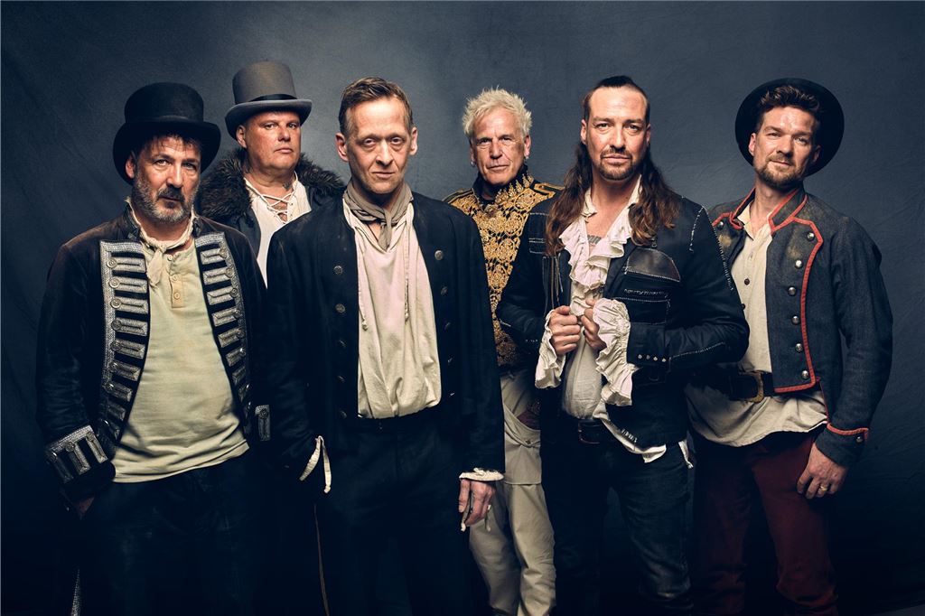 Rockband „In Extremo“ spielt im Revierpark: Wir verlosen 2x2 Tickets Bandmitglieder von In Extremo