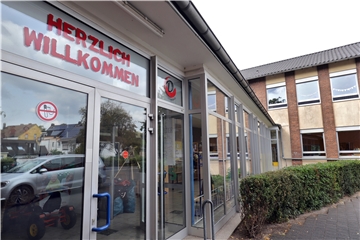 In Grundschulen wird ab sofort nicht mehr getestet. Die neue Verordnung nimmt Eltern in die Pflicht. Im Kollegium der Dudenrothschule in Holzwickede ist die Mehrheit der Meinung, dass das für den Unterrichtsalltag besser ist.