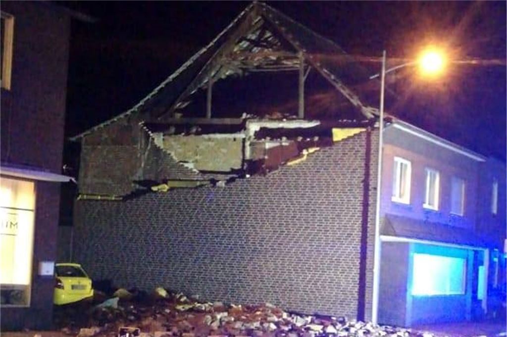 Das lange Warten auf „Sabine“: Der Tag im Liveticker zum Nachlesen In Heek hat Orkantief Sabine einen Giebel zum Einsturz gebracht. Menschen wurden nicht verletzt.