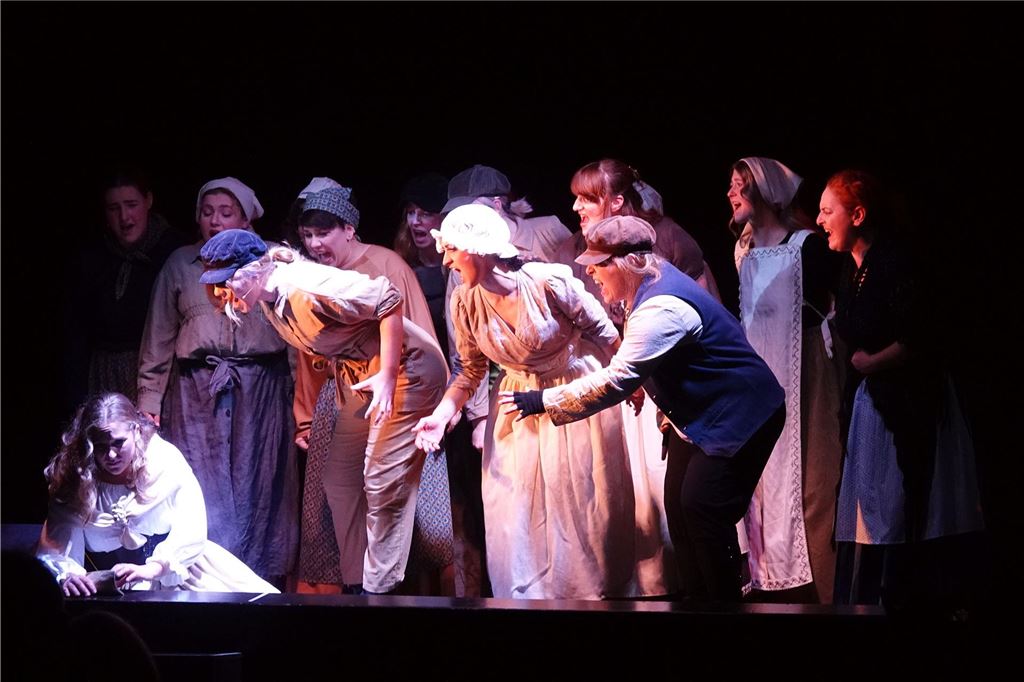 Ausverkaufte Musical-Gala in Holzwickede: Starke Show bei Premiere in der Rausinger Halle Musicalgala 2024 in Holzwickede: Szene aus Les Misérables