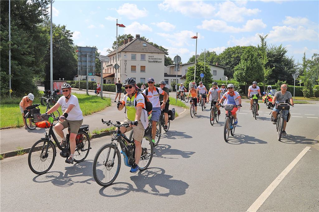 Rund 1400 Radfahrerinnen und Radfahrer kamen Samstag auf der NRW-Radtour 2024 nach Fröndenberg. 