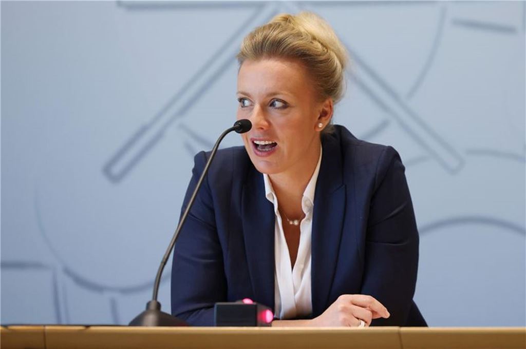 Cyber-Attacken: Hochschulen sehen eine Bedrohung wie nie zuvor Ina Brandes (CDU) ist gebürtige Dortmunderin und Wissenschaftsministerin von Nordrhein-Westfalen. Alle Hochschulen in NRW, so erklärte sie jetzt im Landtag, seien in den vergangenen fünf Jahren von Hackern angegriffen worden.