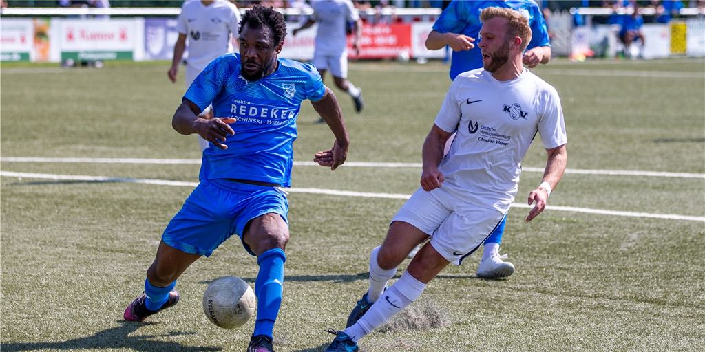 Issaka Aruna (39) hat mit BW Alstedde noch viel vor: „Unglaublich, was der in seinem Alter leistet“ Issaka Aruna (l.) gehört trotz fortgeschrittenen Fußballer-Alters zu den Leistungsträgern von BW Alstedde.