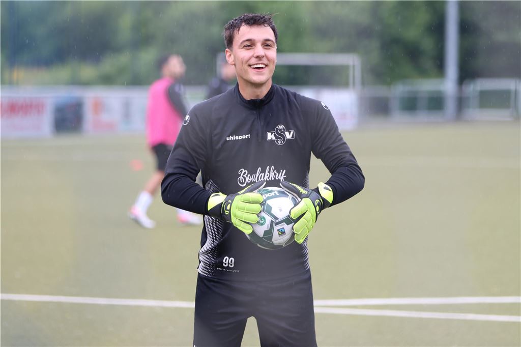 Jan Menard wechselt vom Königsborner SV zum SSV Mühlhausen Torwart Jan Menard vom Königsborner SV hält einen Ball fest.