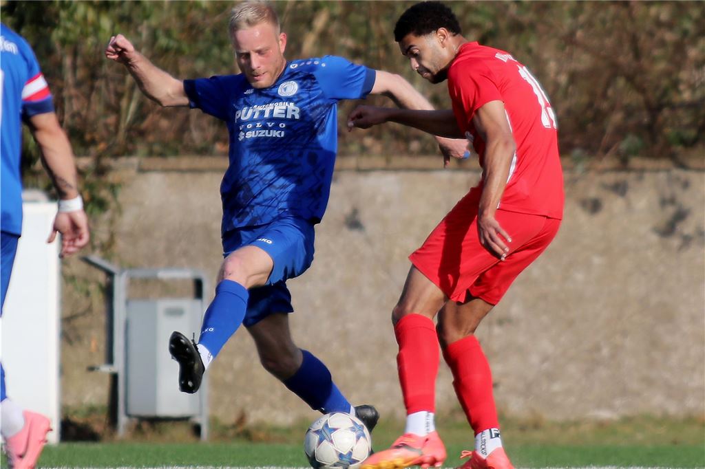 VfB Westhofen verabschiedet sich aus Aufstiegskampf: „Da fehlt was zur Spitzenmannschaft“ Jannik Braß (l.) hat einen Westhofener Aufstieg so gut wie ausgeschlossen.