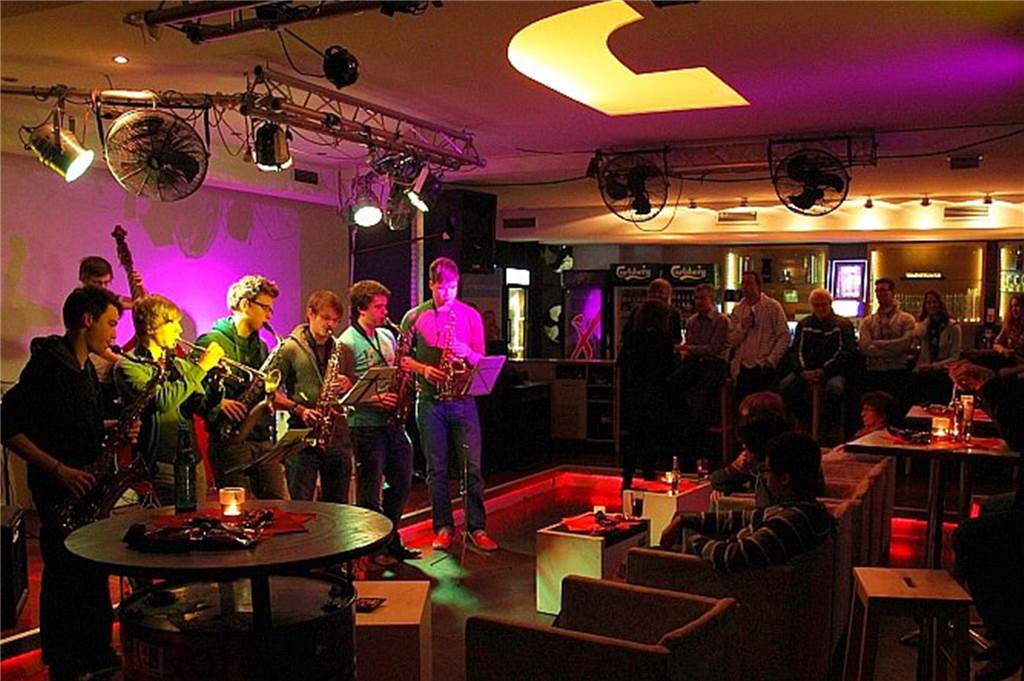 Als Mr. Oizo das Le Grand im Brückcenter zum Beben brachte Jazz-Konzerte gab‘s im Le Grand auch immer mal wieder.