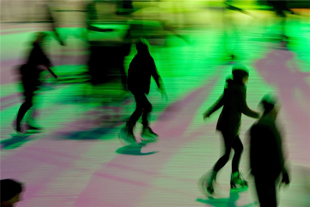Eislaufen im Winter: Bergkamener Eissporthalle einzige Halle im Kreis Jede der fünf Eishallen bietet das Highlight der Eisdisco an.