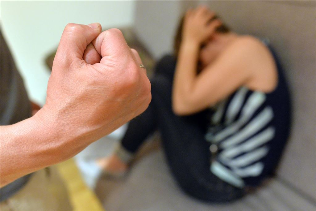 Selbstbehauptung für Frauen: „Nicht immer ist es der Täter hinterm Busch“ Jede dritte Frau wird mindestens einmal in ihrem Leben Opfer von physischer und/oder sexualisierter Gewalt.