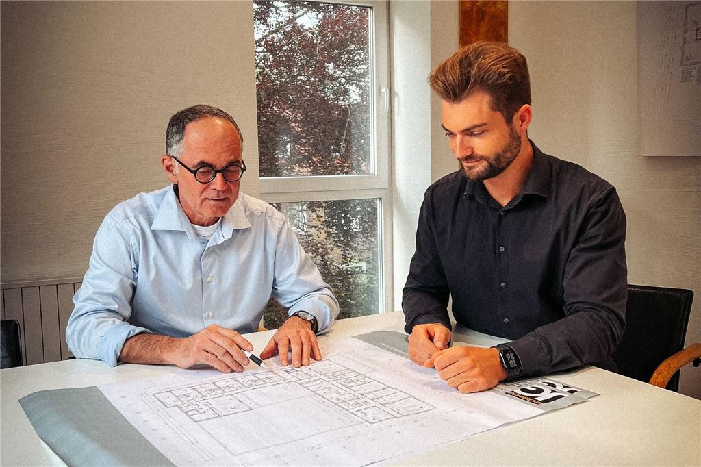 Neue Tierklinik für ganze Region: Start kommt schneller als erwartet Jochen Grimm (l.) und Max Holterhöfer planen mit ihrer Projektentwicklungsfirma Firabis Projects eine Tierklinik in Unna.