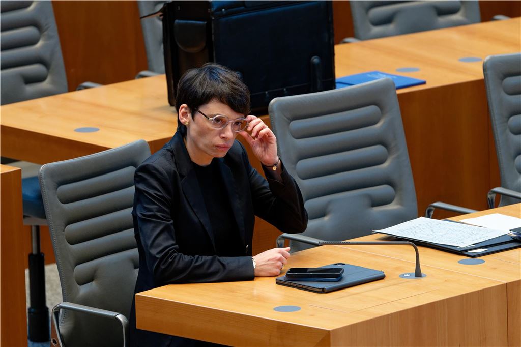 Bezahlkarte für Geflüchtete kommt zunächst nicht Josefine Paul