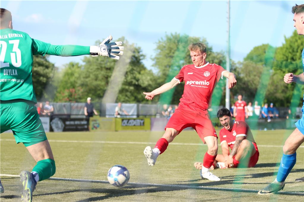 TuRa Bergkamen verliert gegen Rhynern erst in der Nachspielzeit Joshua Kusch erzielt den 1:0-Führungstreffer für TuRa im Finale des Kreispokals gegen Rhynern.