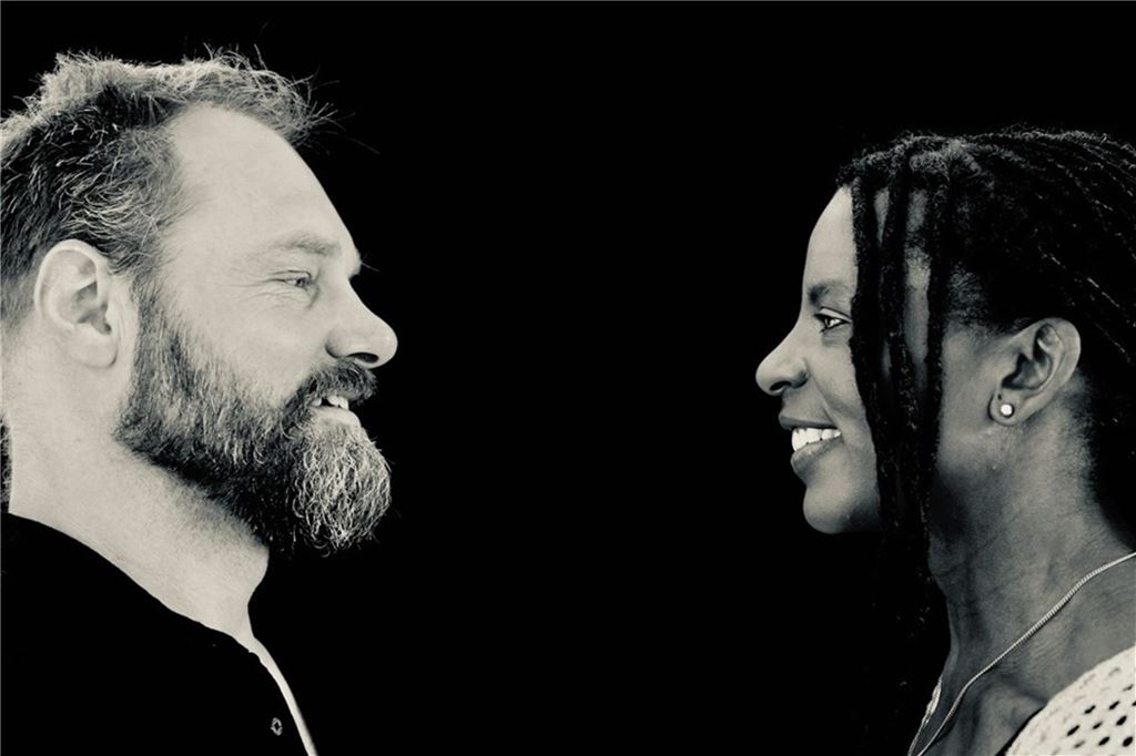 Feste, Jubiläen, Konzert: Zahlreiche Veranstaltungen am Wochenende Judy Bailey und Patrick Depuhl treten mit ihrer Konzertlesung „Das Leben ist nicht schwarz-weiß“ im Emschersaal des Rat- und Bürgerhauses auf.
