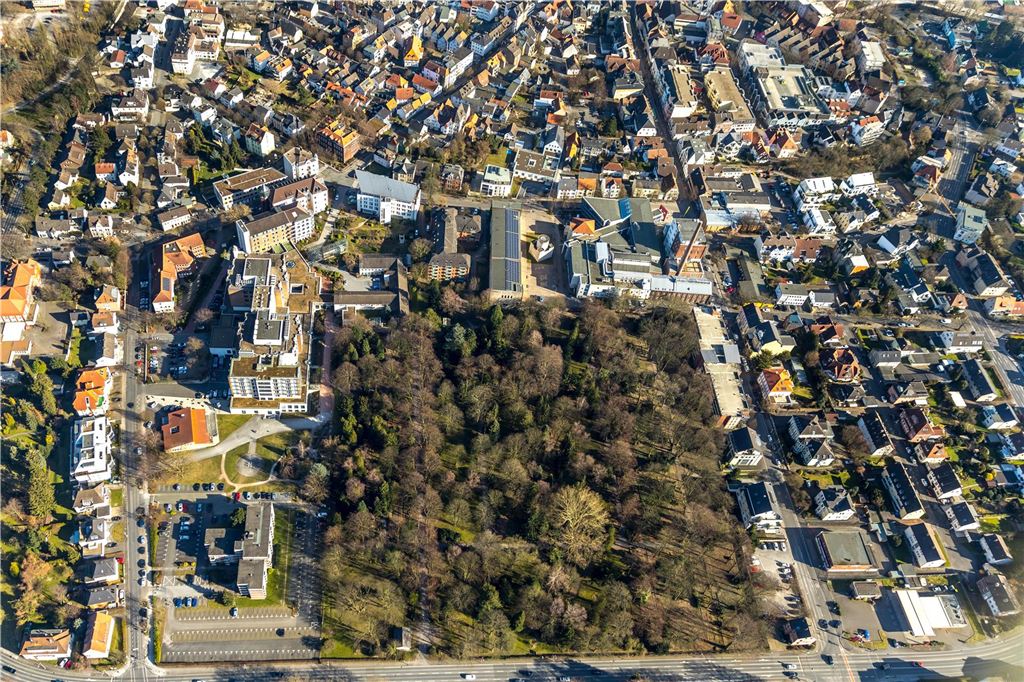 Kampf gegen zu große Wärme: Rathaus stellt Hitze-Manager ein Luftbild vom alten Westfriedhof in Unna