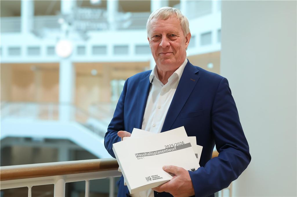 Nach der Wahl: Kämmerer Jörg Stüdemann macht 2026 endgültig Schluss Kämmerer, Kulturdezernent und Stadtdirektor in einer Person: Jörg Stüdemann ist der erfahrenste Kopf in der Führungsriege. Wer soll ihn nach März 2026 ersetzen?
