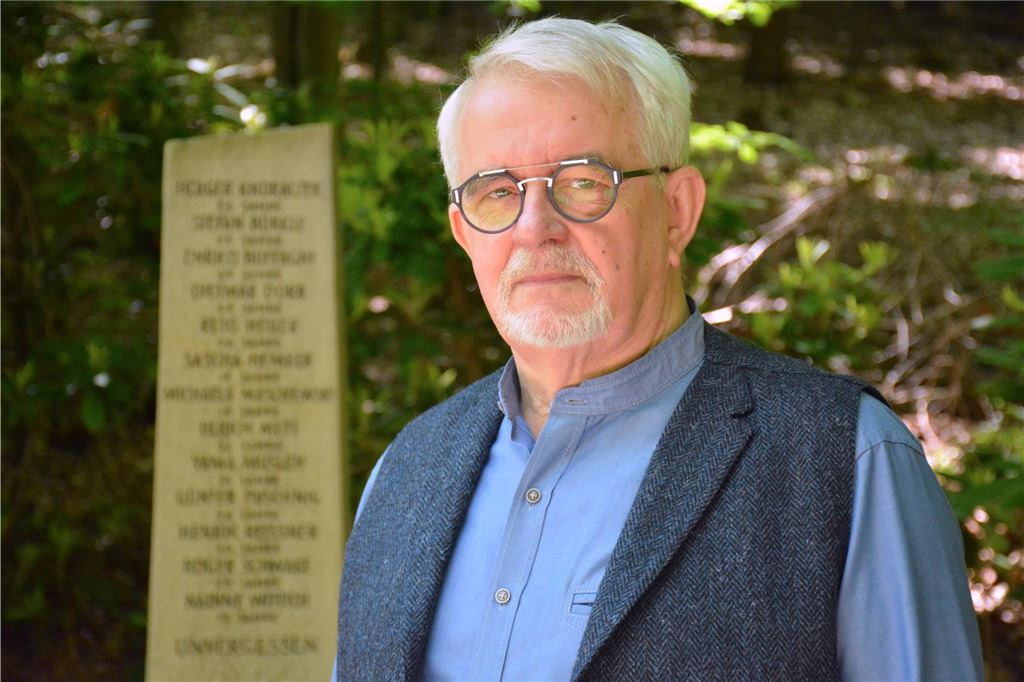 Das tödliche Hubschrauberunglück: 13 Menschen sterben während einer Jugendmesse Karl-Heinz Schanzmann an der Gedenkstätte des Hubschrauberabsturzes in Dortmund.