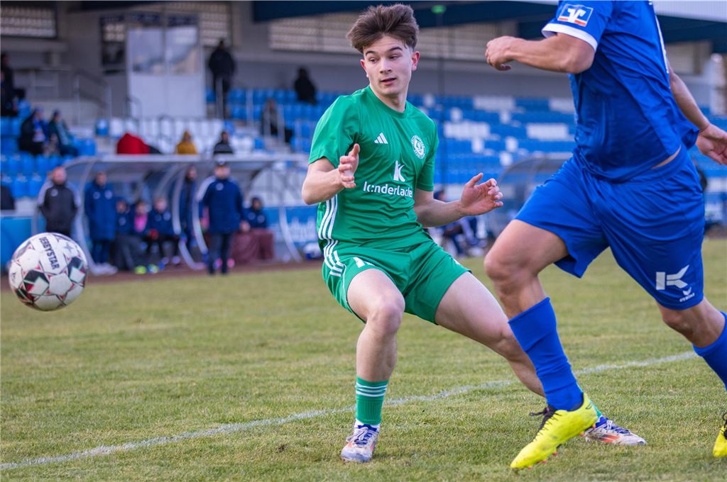 Holzwickeder SC: Kerem Keskin spielt im Pokal stark auf Kerem Keskin vom Holzwickeder SC im Zweikampf.
