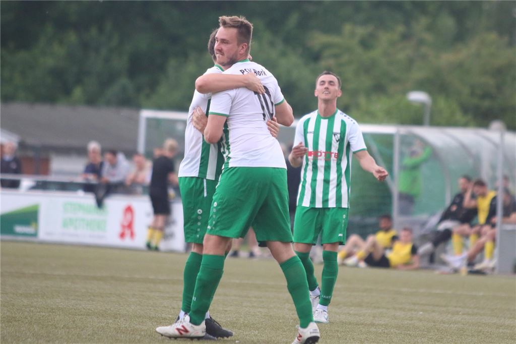 Kevin Marquardt hat letzten Wunsch vor Abschied vom PSV Bork Spieler des PSV Bork jubeln.