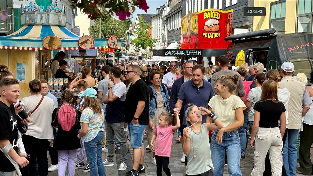 Stadtfest Unna 2024: Das Programm auf einen Blick Kindertrödel und viel Bewegung auf der Bühne: Der Sonntag lockte beim Stadtfest 2023 in Unna jede Menge Besucherinnen und Besucher in die Innenstadt. In diesem Jahr soll es wieder so sein.