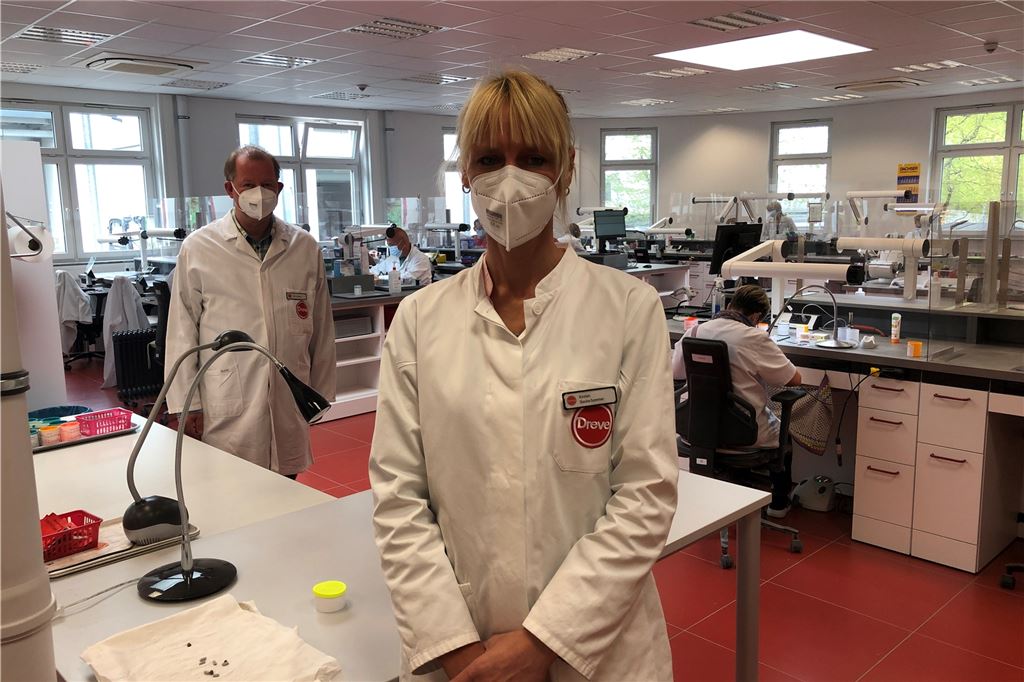 In Unna steht jetzt das modernste Otoplastik-Labor der Welt Kirsten Stacke-Sommer und Axel Kohlmann haben im neuen Otoplastiklabor bei Dreve das Sagen.