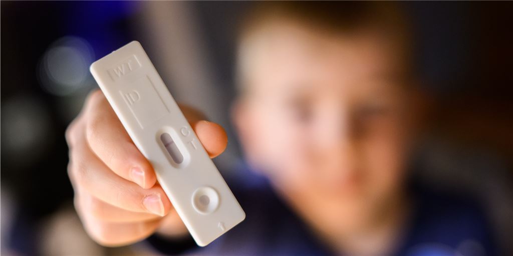Keine Testpflicht mehr: Kita-Träger testet Erzieherinnen freiwillig weiter Kita-Kinder müssen schon seit einer Weile nicht mehr getestet werden. In Kitas gibt es nur noch Test-Restbestände