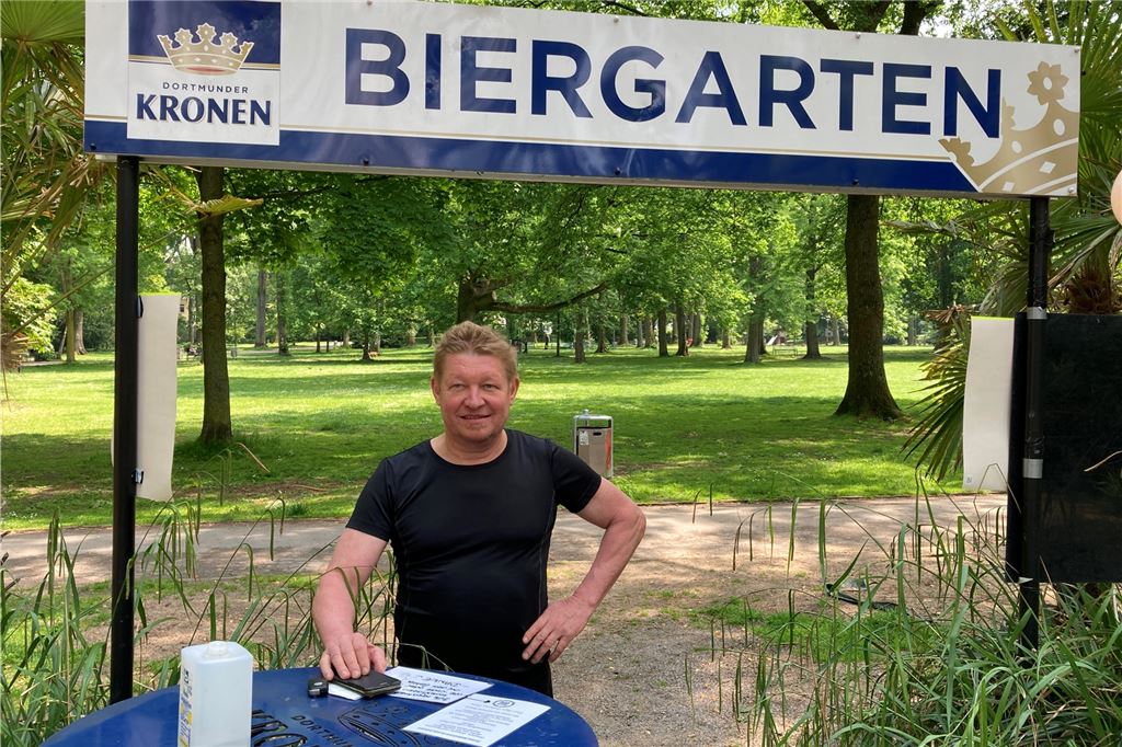 Illegaler Rave im Westpark? „Die hatten eine richtige Anlage aufgebaut“ Klaus Erdmann betreibt das Café Erdmann im Westpark. Er überlegt aktuell, was er in seinem Biergarten zur EM anbieten kann - im Einklang mit den Corona-Regeln.