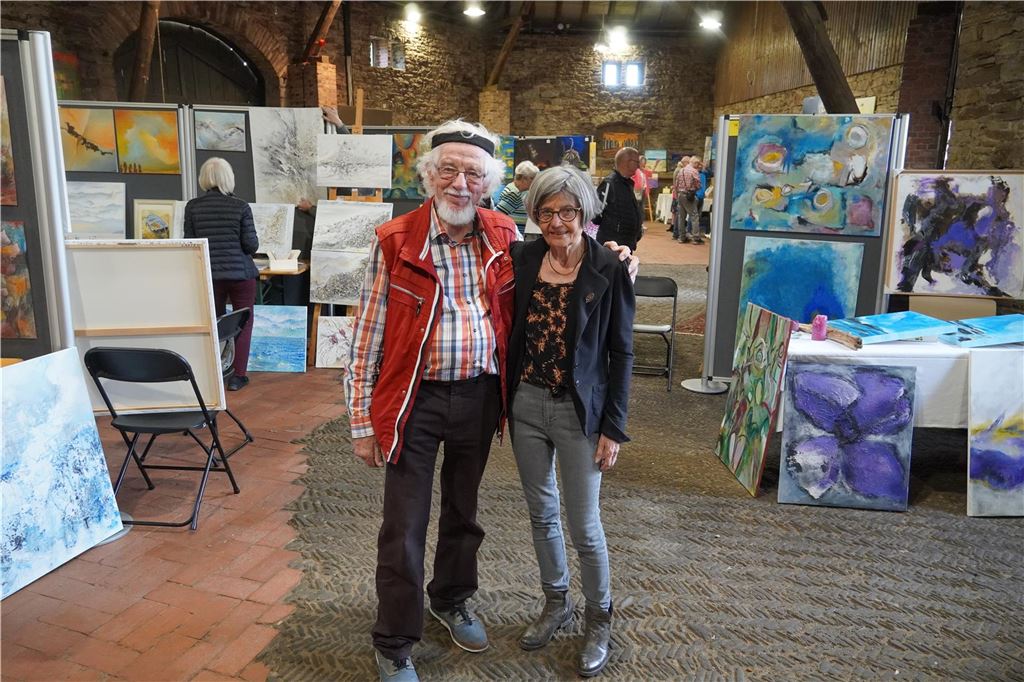 Nach dem Maitanz ist vor Malermarkt, Trödel und Streetfood Klaus und Monika Pfauter veranstalten seit vielen Jahren den Malermarkt.