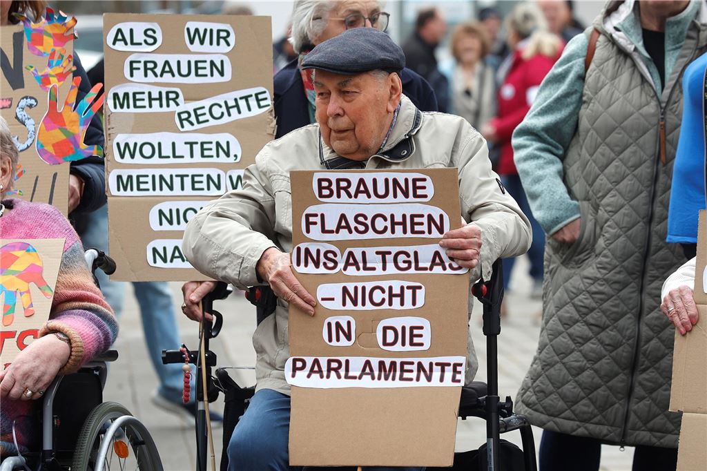 Kundgebung für Demokratie, Toleranz und Vielfalt und gegen Rassismus auf dem Markt in Fröndenberg